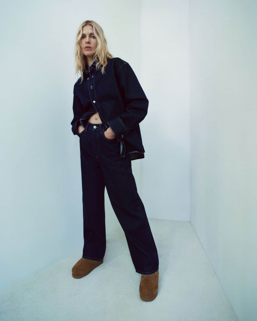 MANGOのインスタグラム：「The Beyond collection explores new ways of conceiving our designs. Take a look at the first instalment featuring recycled fibres, at mango.com ⁣ Overshirt: 57078269 ⁣ Jeans: 57068269 ⁣ Boots: 57098272 ⁣ #MangoWoman」