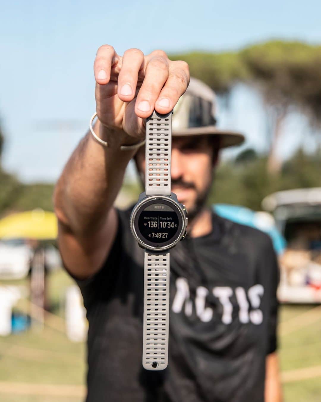 Suuntoのインスタグラム：「There’s no finish line in sight in a Backyard Ultra – and exactly that is the beauty of the event!⁣ ⁣ The Backyard Ultra concept was started in 2011 and has since spread all around the world. The idea is simple: run a 6,7 km lap every hour until there is only one participant left. (That 6,7 km/h pace is the pace needed to cover 100 miles in 24 hours.)⁣ ⁣ If you are up for a Backyard Ultra yourself, make sure to use SuuntoPlus Backyard Ultra sport app on your Suunto. It will give you key info, like the lap distance and remaining time until the start of the next lap.⁣  Our friends in Girona got together for Gina Backyard Ultra last weekend for some impressive runs and overall good times!⁣ ⁣ 📷 @rsalanova⁣ ⁣ #GinaBackyard @klassmark⁣ #BackyardUltra #Ultrarunning⁣ #SuuntoRace #SuuntoVertical⁣ #AdventureStartsHere」