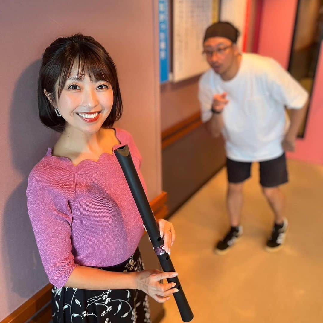 小尾渚沙さんのインスタグラム写真 - (小尾渚沙Instagram)「【お知らせ🎉】 番組コラボ尺八が完成しました〜😳‼️  『おびハピ！』の生放送中、お誕生日の方に向けて、私が毎週尺八を吹いてお祝いさせて頂いていますが…このたびオリジナル尺八が出来上がりました😳‼️  尺八本体に「おびハピ！」とプリントされています✨ 尺八を入れるケースにも番組のロゴが入ってますよ✨ （写真４・５枚目）  この世に番組オリジナル尺八は“３本”しかなく、そのうち１本は私なので、販売されるのはなんと限定２本です‼️ とてもレアです🤣レアすぎます🤣  10/31に大宮ソニックシティ大ホールで開催されるNACK5のイベント会場で限定販売されますので、お楽しみに💕💕  詳しくはNACK5のHPをご覧ください❤️ ぜひおそろっちしましょ〜🪈❤️ . . #尺八 #おび尺 #おびハピ795 #NACK5  #ラジオ #和楽器 #尺八演奏 #尺八練習 #趣味 #フリーアナウンサー #ラジオパーソナリティー #小尾渚沙」10月21日 16時03分 - obi_nagisa