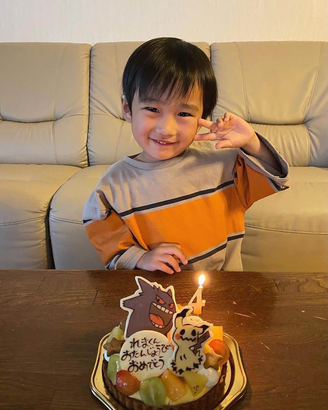 MAKI MIYAMOTO 宮本真紀さんのインスタグラム写真 - (MAKI MIYAMOTO 宮本真紀Instagram)「. HAPPY BIRTH DAY♡rema 4歳のお誕生日でした🦖🎂 . 口が達者過ぎて毎日喧嘩してるけど、私と妹のことが大大大好きなれま。笑　4歳も毎日元気に過ごせますように！👦🏻  ハロウィンも近いし仮装してみました🎃♡  #4歳誕生日 #4歳男の子 #バースデーケーキ」10月21日 16時06分 - makime_me_