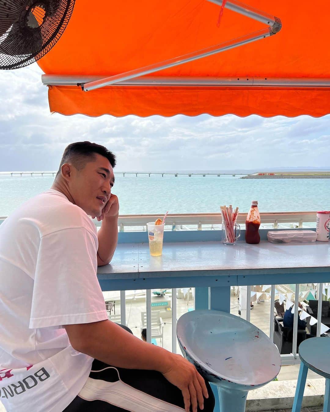 キム・ドンヒョンのインスタグラム：「❤️👫🏻 @happy_dyy_ #okinawa」