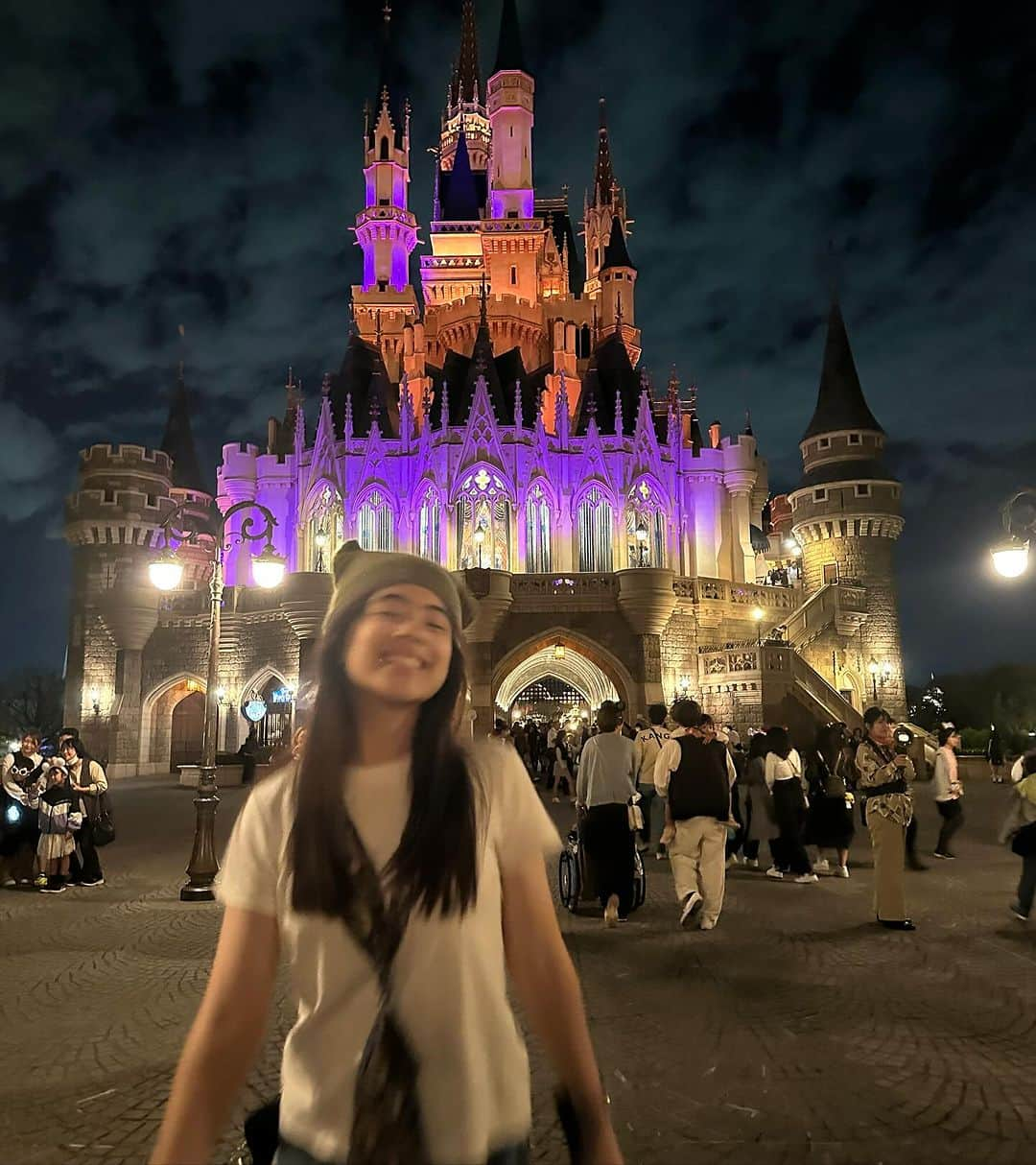 Niana Guerreroさんのインスタグラム写真 - (Niana GuerreroInstagram)「disney 🤩🏰✨✨🪄🪄🪄🫶🏼🥳📸」10月21日 16時22分 - nianaguerrero