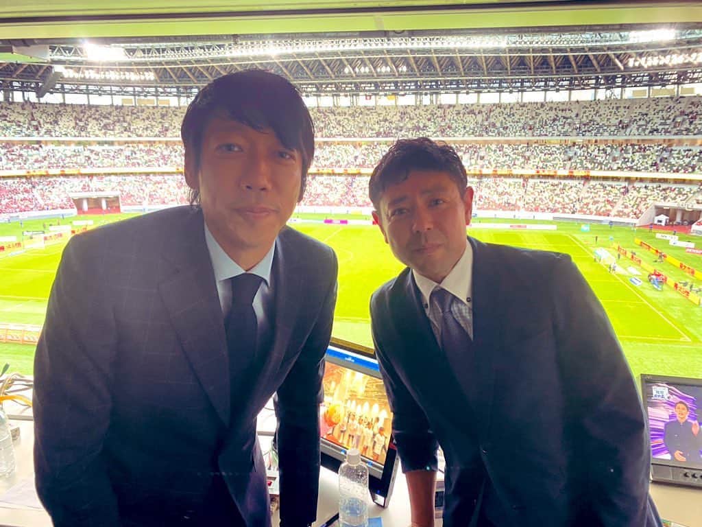 中村憲剛のインスタグラム：「: NHK総合 J1リーグ30節 「ヴィッセル神戸vs鹿島アントラーズ」  激しい戦いを制したのはヴィッセル神戸でした‼︎  残り4節、目が離せない戦いです‼︎  ご視聴ありがとうございました‼︎  #NHK #Jリーグ #ヴィッセル神戸 #鹿島アントラーズ」