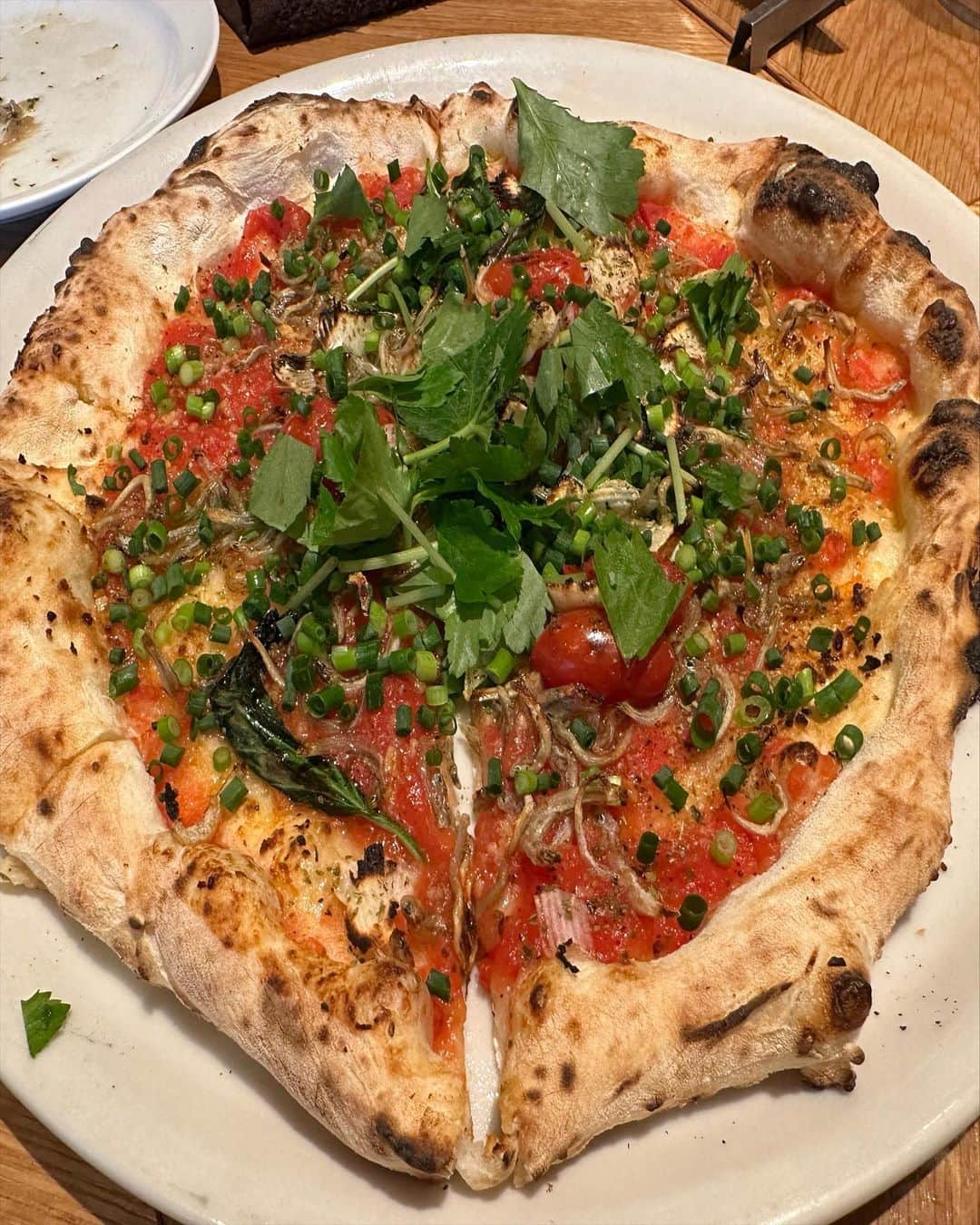 栗原友さんのインスタグラム写真 - (栗原友Instagram)「恵比寿にあるピザ屋さんマルモ。とても美味しかったので帰る前に次回の予約をしました。」10月21日 16時30分 - kuri__tomo