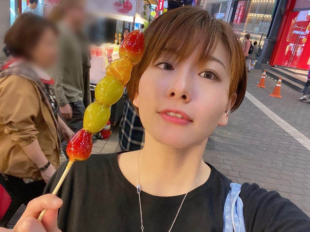 岩村菜々美のインスタグラム：「#韓国 #ミックス飴 #イチゴ はあんまり美味しくなかった #탕후루」