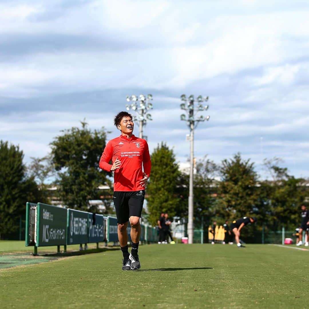 浦和レッドダイヤモンズさんのインスタグラム写真 - (浦和レッドダイヤモンズInstagram)「10.21 TRAINING | 📷  次戦 10.24(火) #ACL 2023/24 グループステージ MD3 vs 浦項スティーラーズ(韓国) 埼玉スタジアム・19時キックオフ  𝑵𝑬𝑿𝑻 𝑴𝑨𝑻𝑪𝑯 AFC Champions League 2023/24 Group Stage MD3 10.24(Tue) vs POHANG STEELERS (KOR) Saitama Stadium 2002 19:00  #馬渡和彰 #早川隼平 #岩波拓也 #ブライアンリンセン #西川周作 #中島翔哉 #アレックスシャルク #柴戸海 #堀内陽太 #エカニットパンヤ #เอกนิษฐ์ปัญญา #HappyBirthday #สุขสันต์วันเกิด #urawareds #浦和レッズ #WeareREDS #サッカー」10月21日 16時36分 - urawaredsofficial