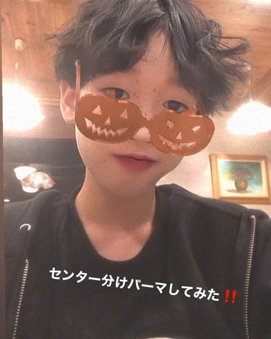 イソ・ギンチャクのインスタグラム：「これセンター分けパーマって言うん？？」