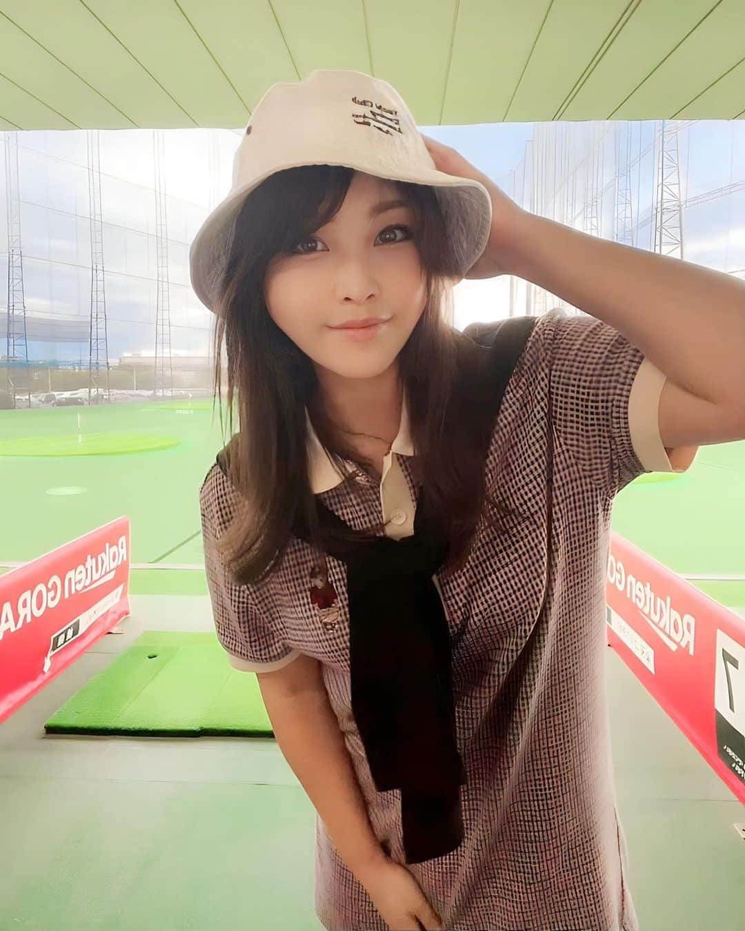 mikaのインスタグラム：「♥︎︎∗︎*  東京中央美容外科越谷院 @tcb_koshigayaの 中村先生に @tcb_nakamura_hiroshi に TCB式小顔美肌再生をしてもらって1ヶ月🫶  before/afterで比べると違いがよく分かるけど 気になってたもたつきもエラもどっかいっちゃった🥰 綺麗なフェイスラインに大満足🤍  本当にやってよかった〜！！ 中村先生ありがとうございました✨  #pr  #東京中央美容外科 #埼玉 #糸リフト #小顔整形 #TCB式小顔美肌再生」