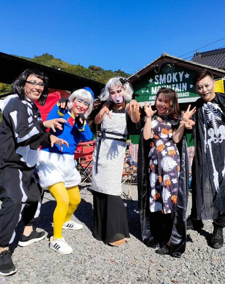 ボビー・ジュードさんのインスタグラム写真 - (ボビー・ジュードInstagram)「@smoky_mountain_nanayama のハロウィンパーティーにおいでね!  １０月２８−２９， 営業時間は　１１００からLO１７３０まで！  ハロウィン限定のパンプキンスパイスビール　を生で提供します！」10月21日 16時47分 - bobbyjudo