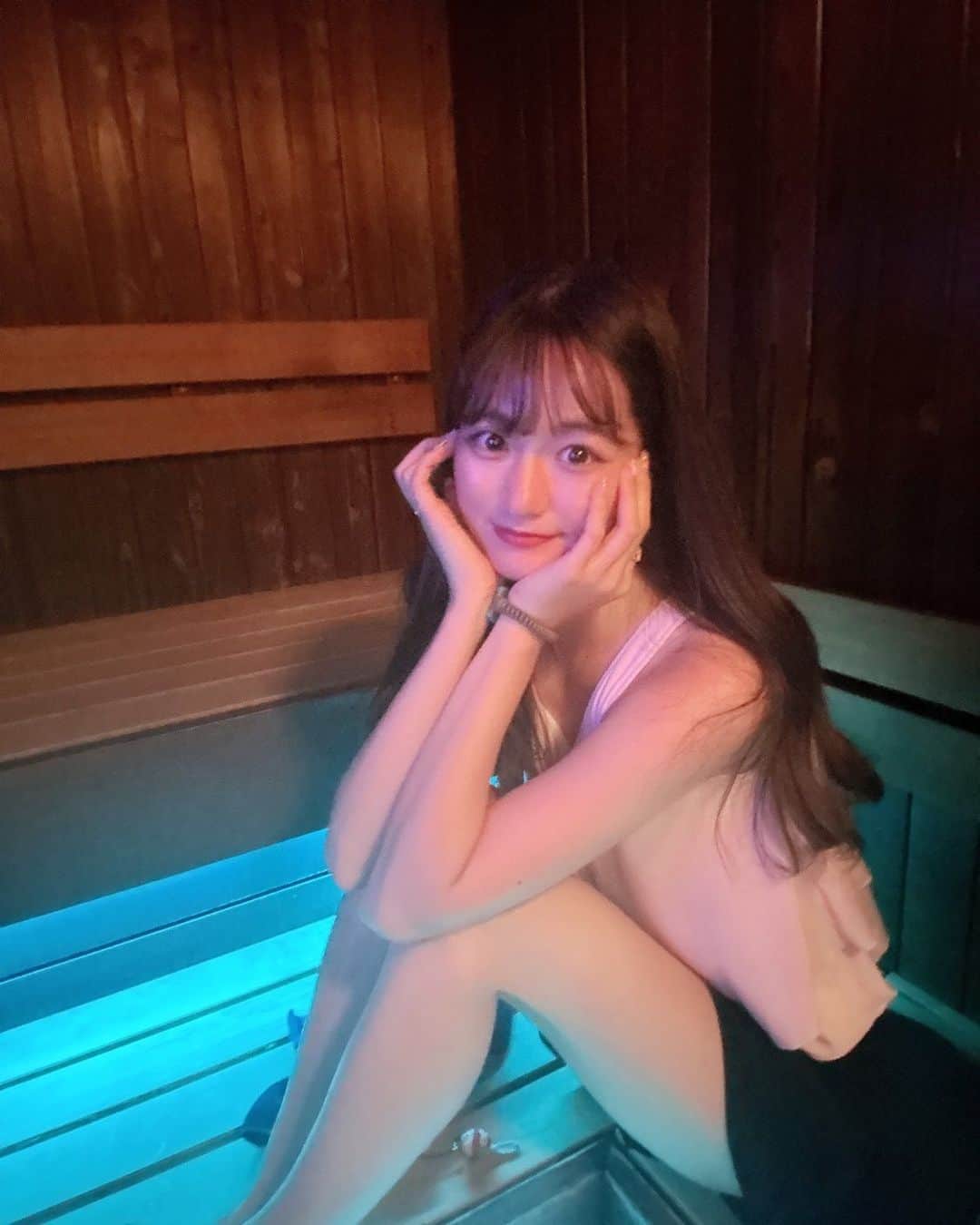 のインスタグラム：「💕  最近の休日は、朝サウナにハマってます🧖‍♀️ でも夜のサウナもいいよね〜🥺  かわいいサウナハット欲しい💕  ・」