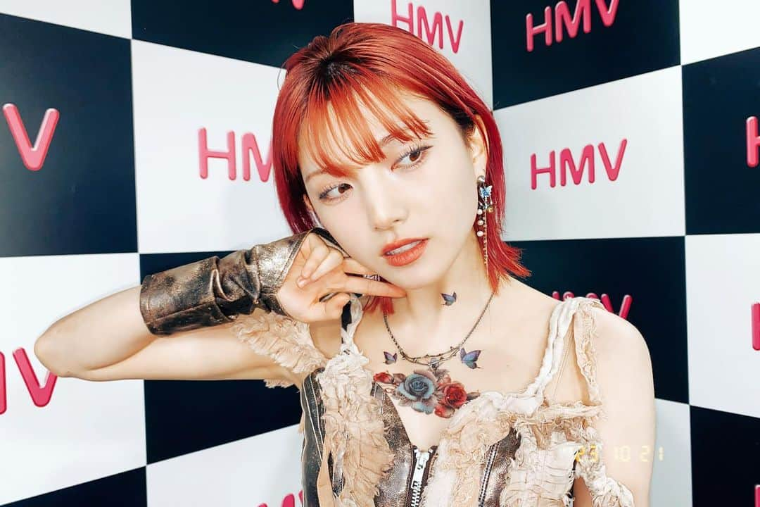 岡田奈々のインスタグラム：「🦋🌹⛓️」