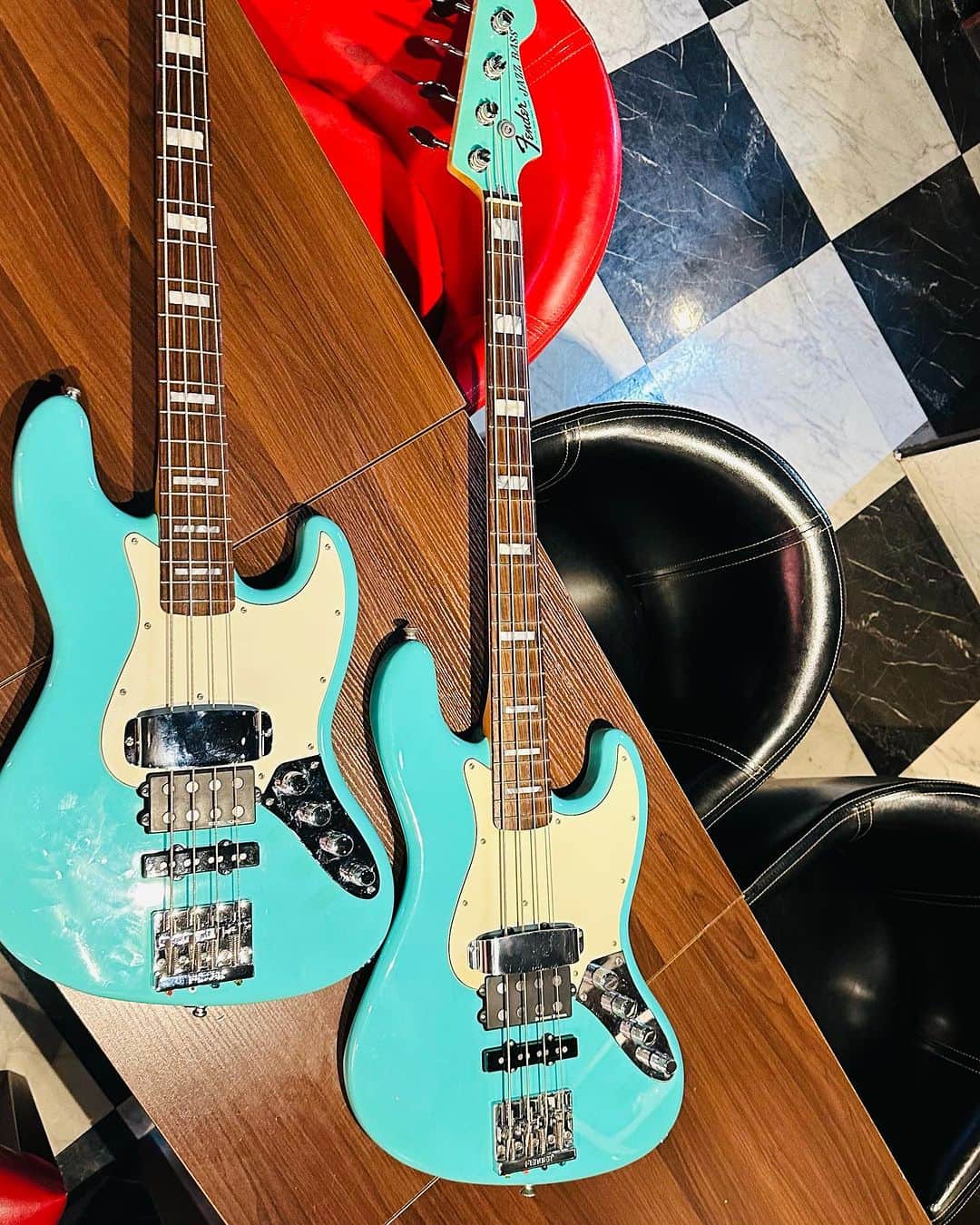 日野賢二さんのインスタグラム写真 - (日野賢二Instagram)「Thanx to my friends who bought my fender signature basses! I’m guilty of leaving my own bass @home once again! Thanx to Arima and Tori-k my rivals^_^!But I brought John Suhr’s Fender American Deluxe Precision Bass!!!でもアメデラ持ってきた〜^_^  今回また九州ツアーは手ぶら〜 ダチ達が僕のシグネチャー・モデル(ありマッチとToriーkさん (ライバル達))持ってるから、助かります^_^❤️ありがとう^_^❤️」10月21日 16時53分 - jinobass