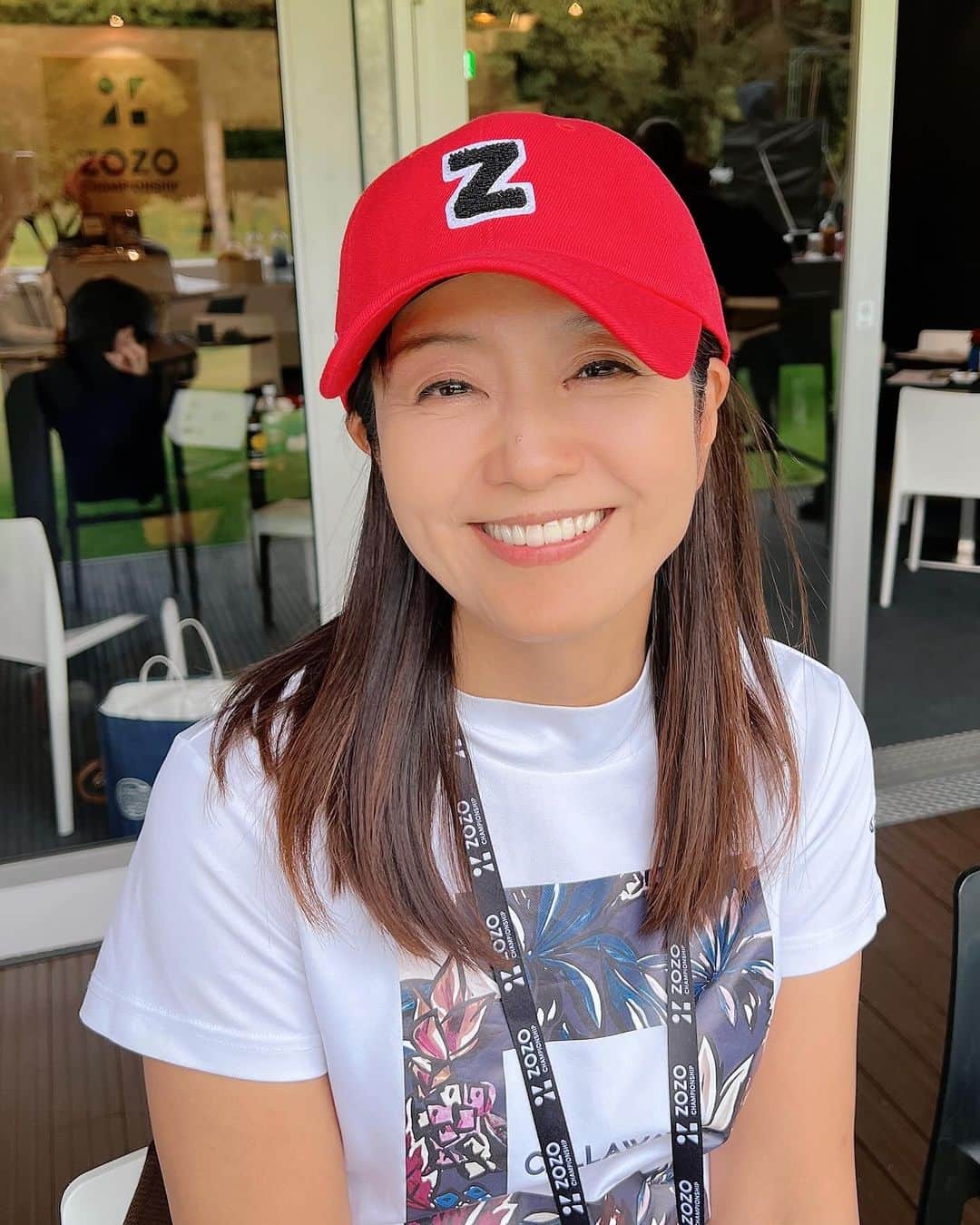 菊間千乃のインスタグラム：「ZOZO championship 2023 行って参りました。 世界のトップ選手のプレイをこんなに間近で見られるのはZOZOのこの大会があってこそ。松山選手推しのわたくしは、ずーっとついてまわってました。パターがなかなか決まらなくて、波に乗り切れないですね。最終日、頑張ってください！！！」