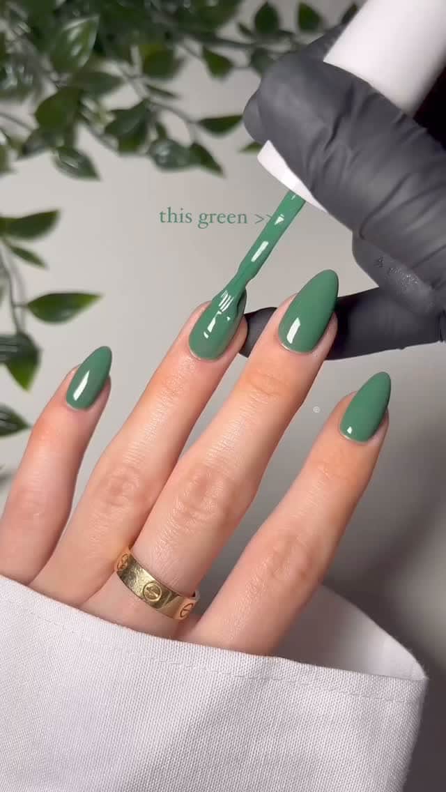 SHEINのインスタグラム：「What would you name this gorg shade of green: _______ 💚💅👇 @jessicawhitenailartist  #SHEINinspo」