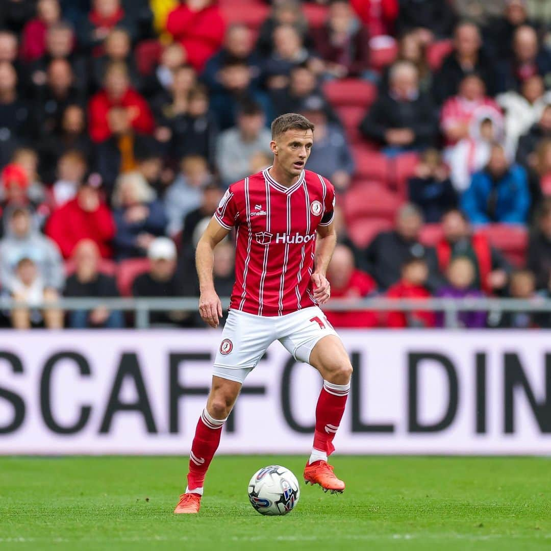 アンディー・キングのインスタグラム：「Not at our best today but 3 points is 3 points. @robdickie love that big man with his first goal. Great support at the end to help get us over the line.」