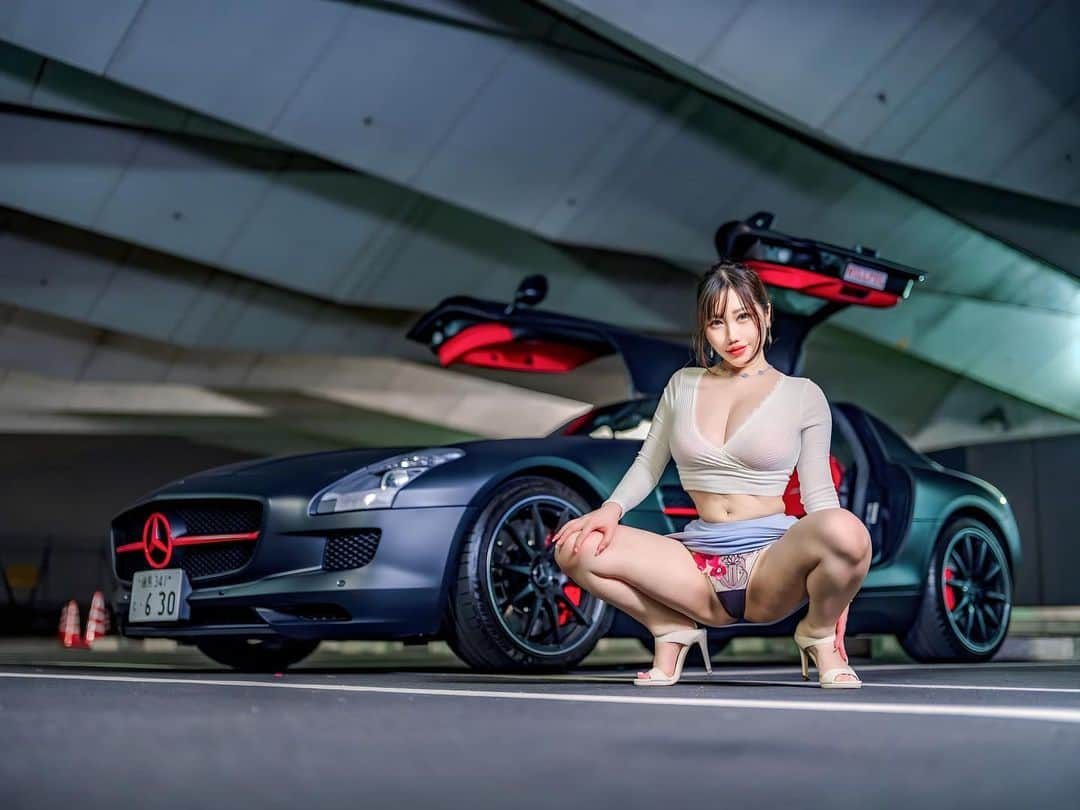 小町ねねのインスタグラム：「Night Portraits  #sls #mercedesamg #portrait #model #ootd #ベイコート #yokohama #gravure」