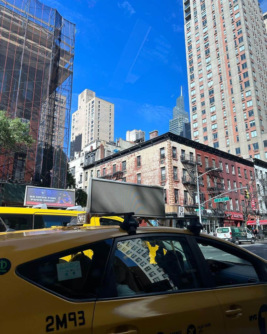 アリーシャ・マリーさんのインスタグラム写真 - (アリーシャ・マリーInstagram)「nyc rat 🚕🏙️🍸  your food and shopping recommendations have been top tier. here’s some of my favs if you’re in the city soon 🫶🏻  - @veronika_nyc  - @majorfoodgroup  - @greydog_  - @sakenohana  - @ichiran_ny  - @doverstreetmarketnewyork  - @treasuresofnyc」10月22日 2時54分 - alisha