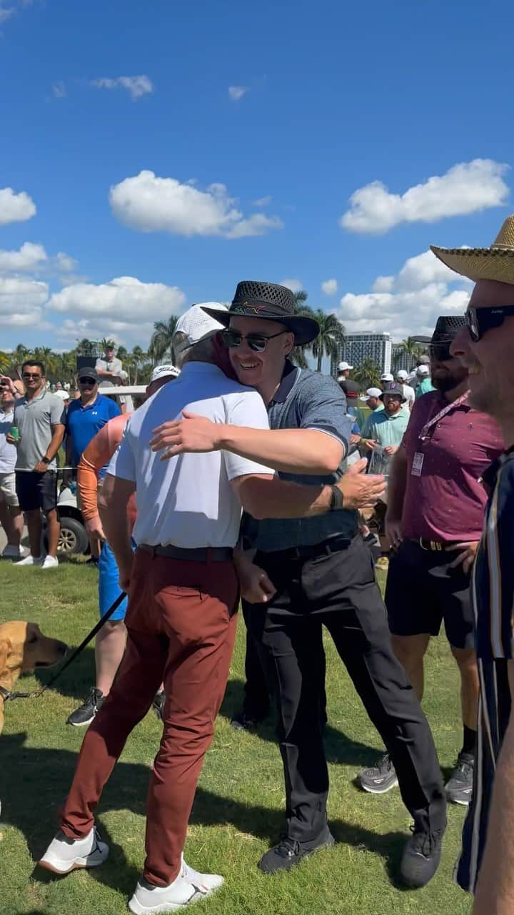 グレグ・ノーマンのインスタグラム：「Greg 🤝 Greg @cameronsmithgolf #LIVGolf」