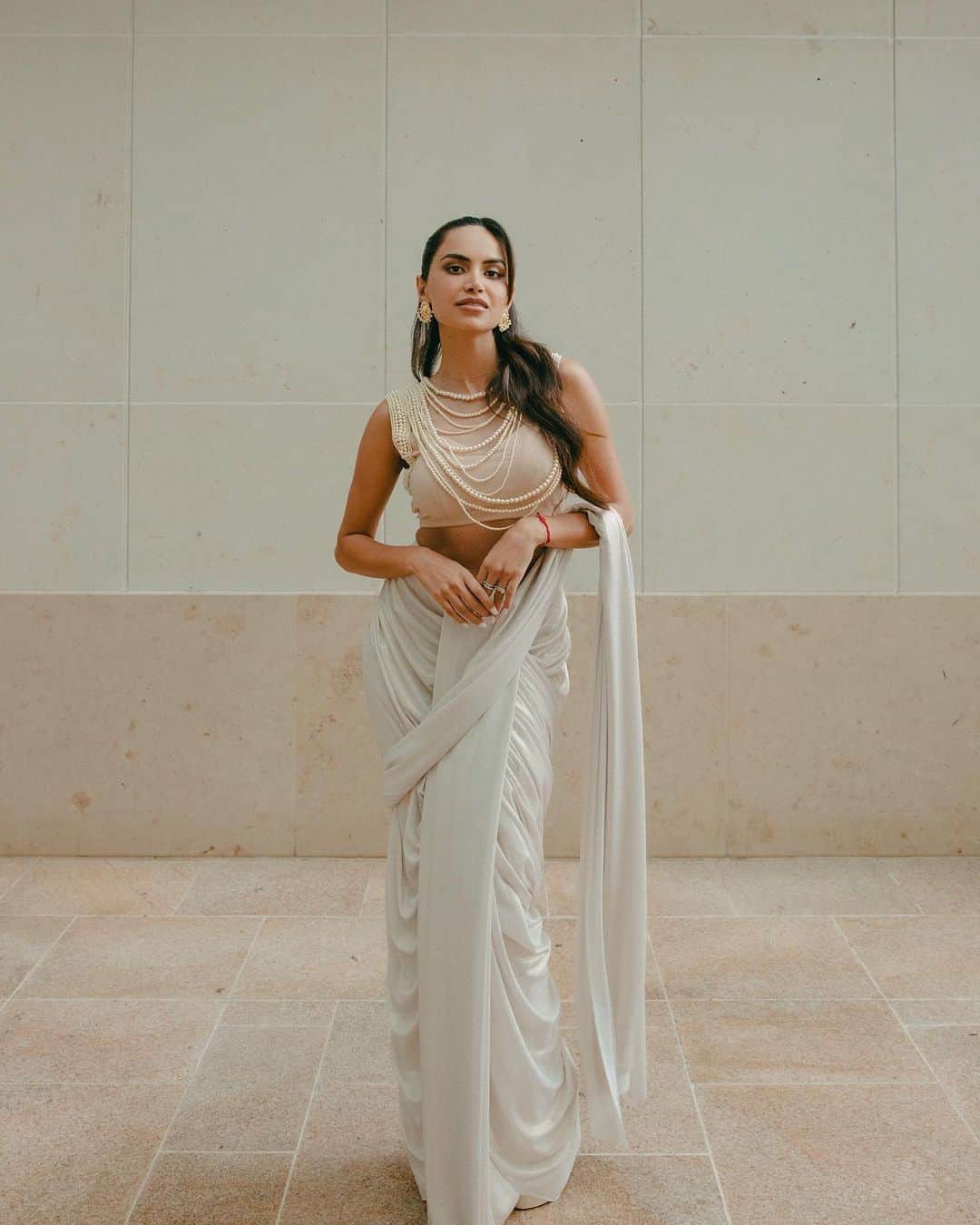 Diipa Büller-Khoslaさんのインスタグラム写真 - (Diipa Büller-KhoslaInstagram)「So in love with this pearl sari by my dearest @siddartha_tytler that I wore for Day 1 of our Diwali Pop up 🤍」10月22日 3時26分 - diipakhosla