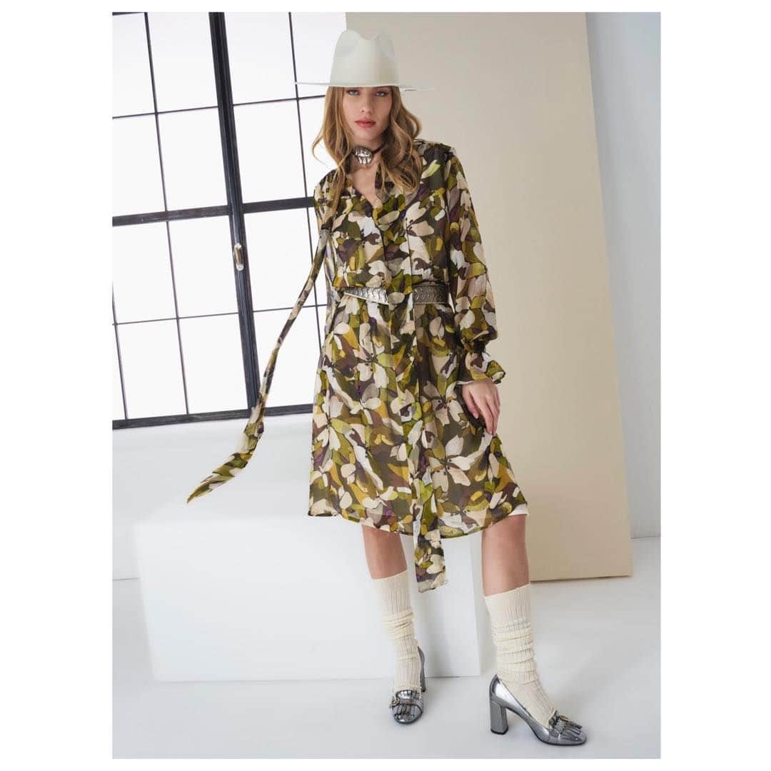 アンナリタエヌのインスタグラム：「Immerse yourself in ANNARITAN, where audacity meets sophistication.  #ANNARITAN #FW2324」
