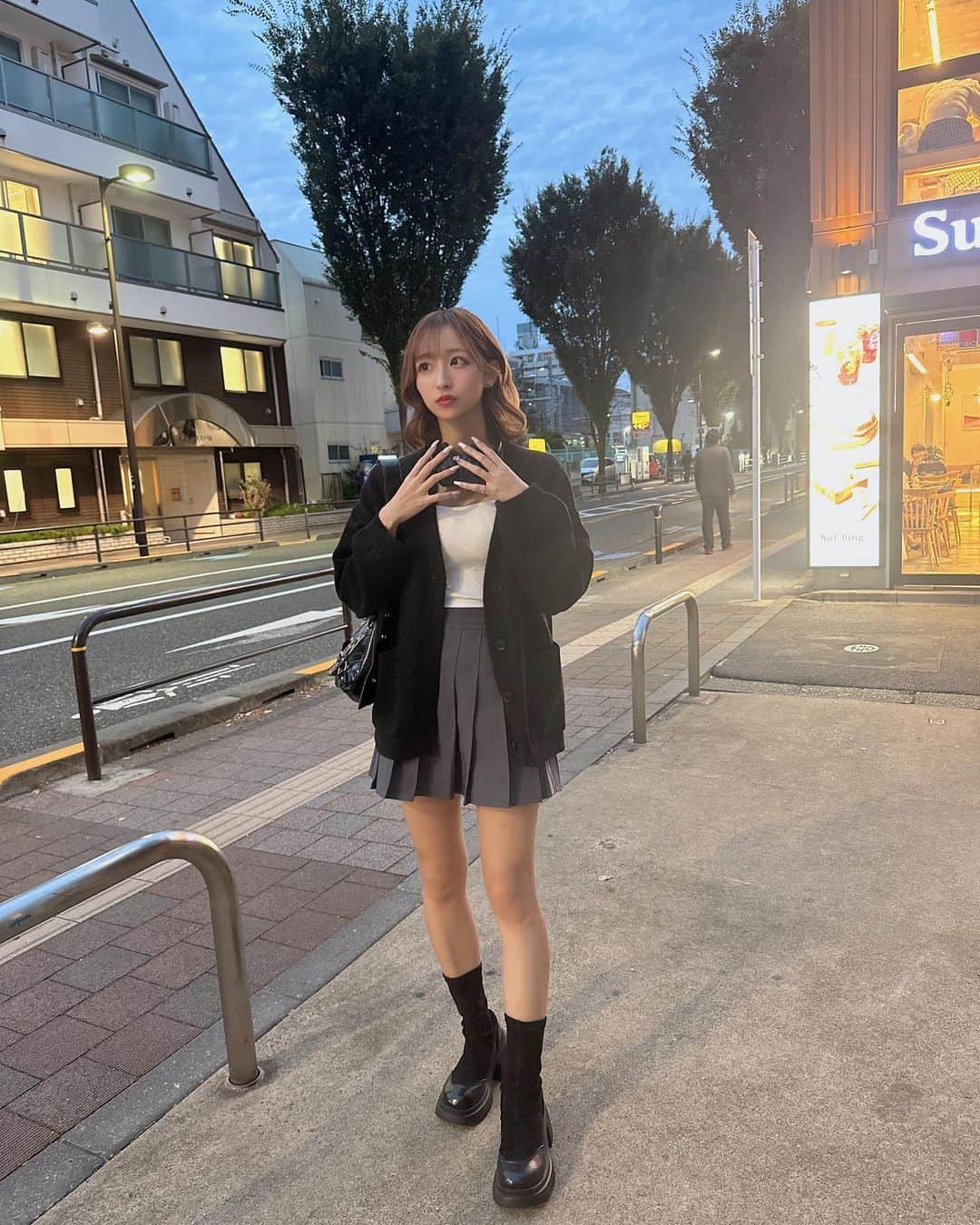 のインスタグラム：「🎧🎶☁️  ZOZOTOWN限定ブランド 「CHICK/チック @chick___official   ✔オーバーシルエットカーディガン ZOZO商品コード：76213564  ボリュームスリーブが可愛い‪‪❤︎‬ そして、シンプルだから使いやすい◎  #pr」
