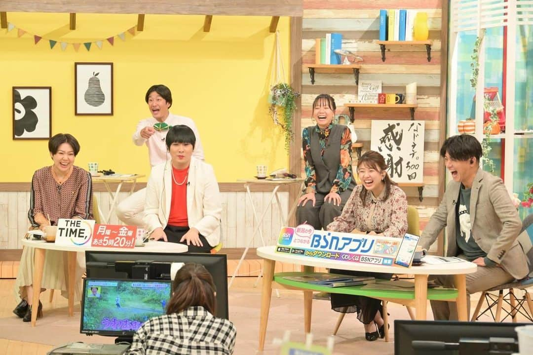 三石佳那さんのインスタグラム写真 - (三石佳那Instagram)「今日の BSN『なじラテ』は アッコさん いえ、Mr.シャチホコさんが 特別ゲストでした〜！  生でみるモノマネ芸 トークもとっても面白く 2時間、大爆笑でした🤣 他のモノマネ芸も もっと見たかったなぁ〜  明日は、弥彦競輪場で Mr.シャチホコさんの モノマネショーが ２回行われます❗️  #新潟#niigata#なじラテ」10月21日 18時50分 - mitsuishi_kana_bsn