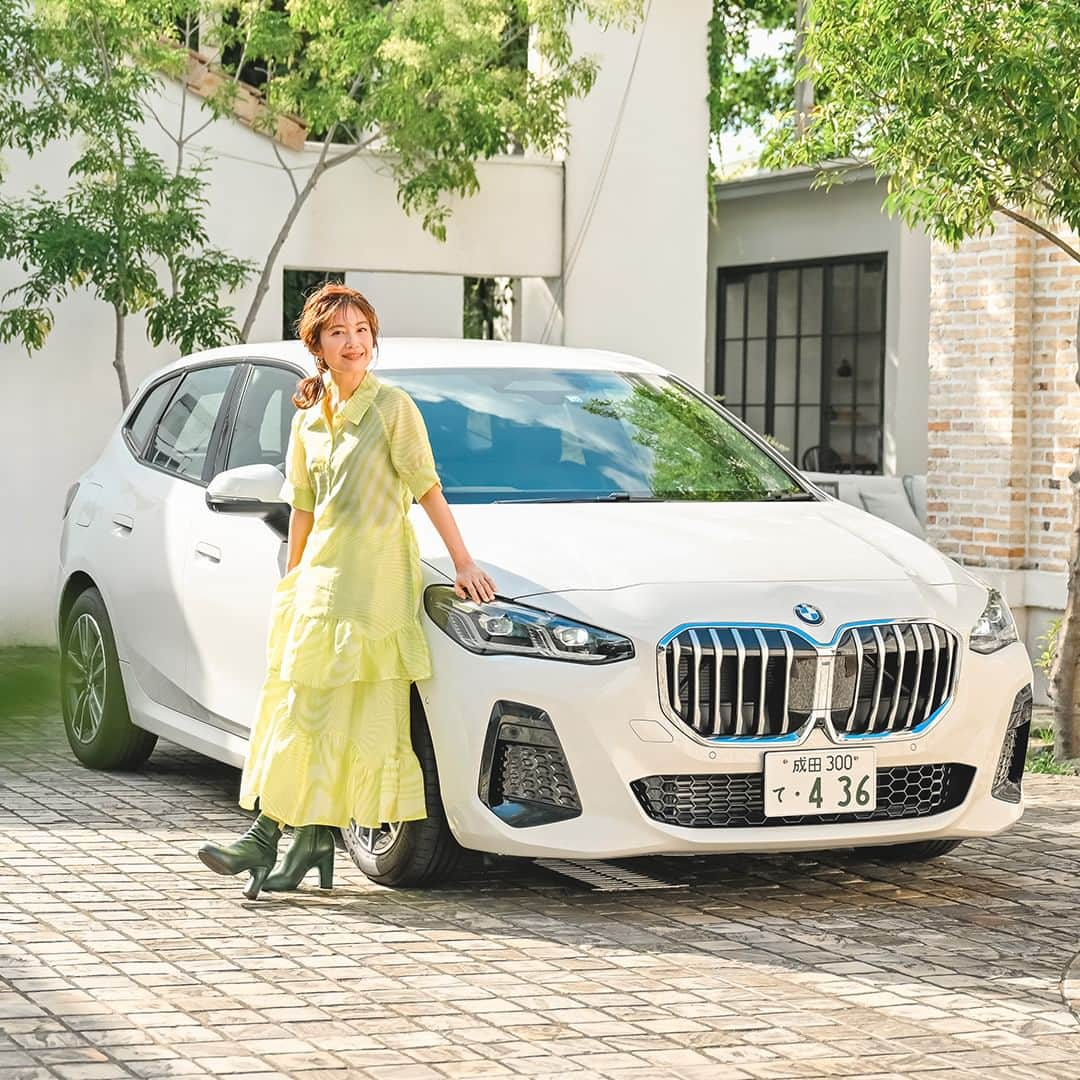 BMW Japanさんのインスタグラム写真 - (BMW JapanInstagram)「BMW 2シリーズ アクティブ ツアラーが気になったらいいねでぜひ教えてください。  アクセルの踏み込みがすごくスムーズな「スポーツモードがお気に入り」と語ったのは、ギタリスト・村治佳織さん（@kaorimurajiofficial）。  いつまでも走っていたくなる走り心地、BMW 218i Active Tourer M Sport（アルピン・ホワイト）​の魅力とは。  インタビュー記事は @bmwjapan アカウントトップのURLからチェック。  #FREUDEforever #先駆者が見た景色 #BMW #駆けぬける歓び #BMWJapan #THE2 #BMW2series #BMW218i #村治佳織」10月21日 19時00分 - bmwjapan