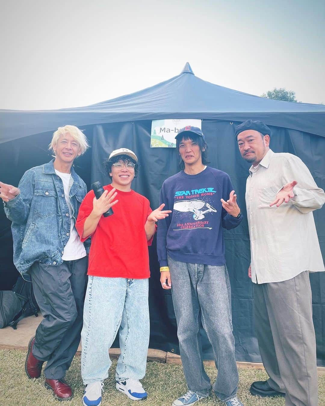 神谷洵平さんのインスタグラム写真 - (神谷洵平Instagram)「Cillin Vibes Band ' Ma-bouz '  @大阪万博公園　  心優しい面々がもつパンクでサイケなエネルギーで、 出演者さん達をサポートしました。 楽しかった、、よく笑いました。  ご一緒出来た　 JQ  from Nulbarich  Claquepot  吉澤嘉代子　 ビッケブランカ　  ありがとうございました😊　  吉澤嘉代子ちゃんとは5年ぶりでしょうか！ 渋谷のタワレコでのインストアかなー。 寿司食べたくなりました🍣　 良き景色だった。。楽しかった。。  ビッケ君とは、彼が19歳の時ぶりに一緒にライブしたんだった。 まだ名前がビッケブランカって名前じゃなかった頃！ 感慨深いものがありました。   Claqueさん、 JQ  さんとは初めてのステージ！ 跳ねたり、レイドバック出来る楽曲を演奏する事が好きなので、めちゃ楽しかったです。  またMa-bouzで集まれる日がありますよう😌🙏🏻 ありがとうございましたー！」10月21日 18時52分 - junpeikamiya