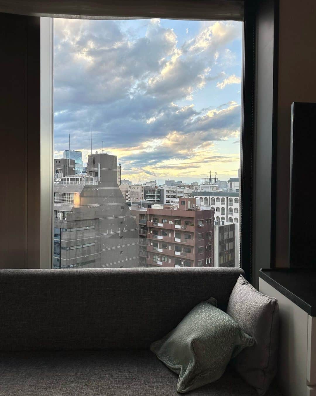 のインスタグラム：「ホテル記録 📓🔍❤︎  モノトーン調で可愛かったなぁ 💭」