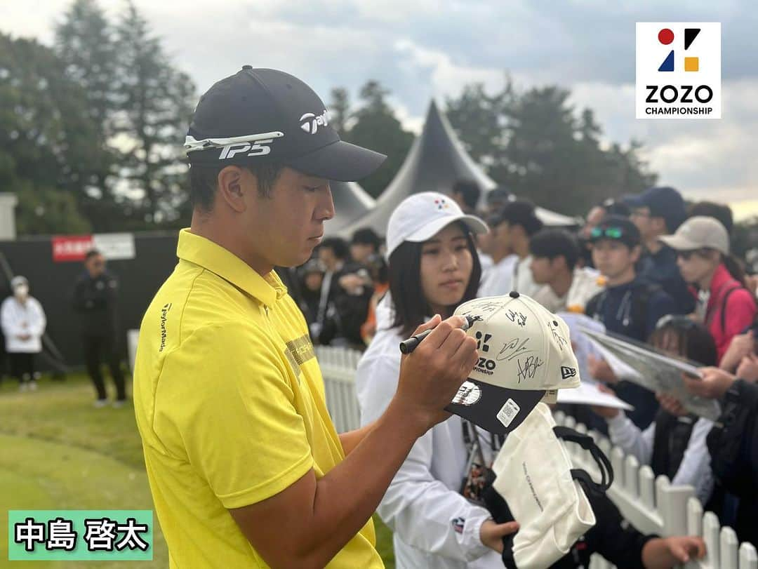  JGTO 男子プロゴルフツアーさんのインスタグラム写真 - ( JGTO 男子プロゴルフツアーInstagram)「『ZOZO CHAMPIONSHIP』⛳️  今日の第3ラウンドホールアウト後の選手たちのファンサービスの模様です！😊  ギャラリーの皆さま、 今日も会場でのご声援ありがとうございます！！👋😆  @zozochamp  @pgatour  @pgatour_japan  @tvasahigolf.official @golfnetwork  #zozochampionship #pgatour #golftournament #男子ゴルフ #習志野カントリークラブ #ゾゾチャン #これがゴルフだ #jgto #堀川未来夢 #中島啓太 #rickiefowler #石川遼 #久常涼 #collinmorikawa #岩﨑亜久竜 #今平周吾 #平田憲聖」10月21日 18時54分 - japangolftour