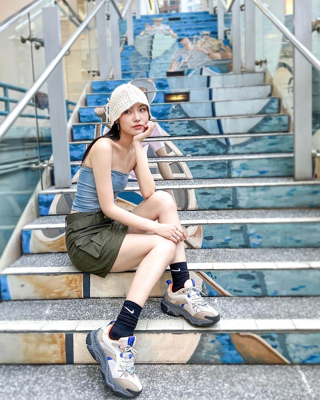 i_am_happpyのインスタグラム：「.  New sneaker 🥾🩶 @skechers @skechershk   #skechershk #skechers」