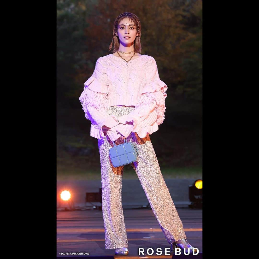 東京ガールズコレクションのインスタグラム：「【TGC フェス 山梨 2023】ROSE BUDの全ルック公開!!!  TGC公式YouTubeにてステージムービーも公開💕  #ROSEBUD / @rosebud_official_ #楓 / @kaede_ #鶴嶋乃愛 / @felonyrose__n #新沼凛空 / @ria_niinuma #香音 / @kanon420_official #那須ほほみ / @nasu_hohomi #山下幸輝 / @qpitdef #MINAMI / @mimi.minami.mimi #トラウデン直美 / @naomi_trauden_  ***************** 『TGC FES  YAMANASHI 2023』  📆日時 2023年10月21日（土） 10:30~17:00（予定） MAIN AREA ／開場13:00 開演14:00 終演17:00 GREEN AREA／開場10:30 閉場17:00  📍会場 MAIN AREA／河口湖ステラシアター GREEN AREA／河口湖総合公園  #TGCフェス山梨 #TGC #東京ガールズコレクション #fashion #event #ootd #coordinate #model #Japan #イベント」