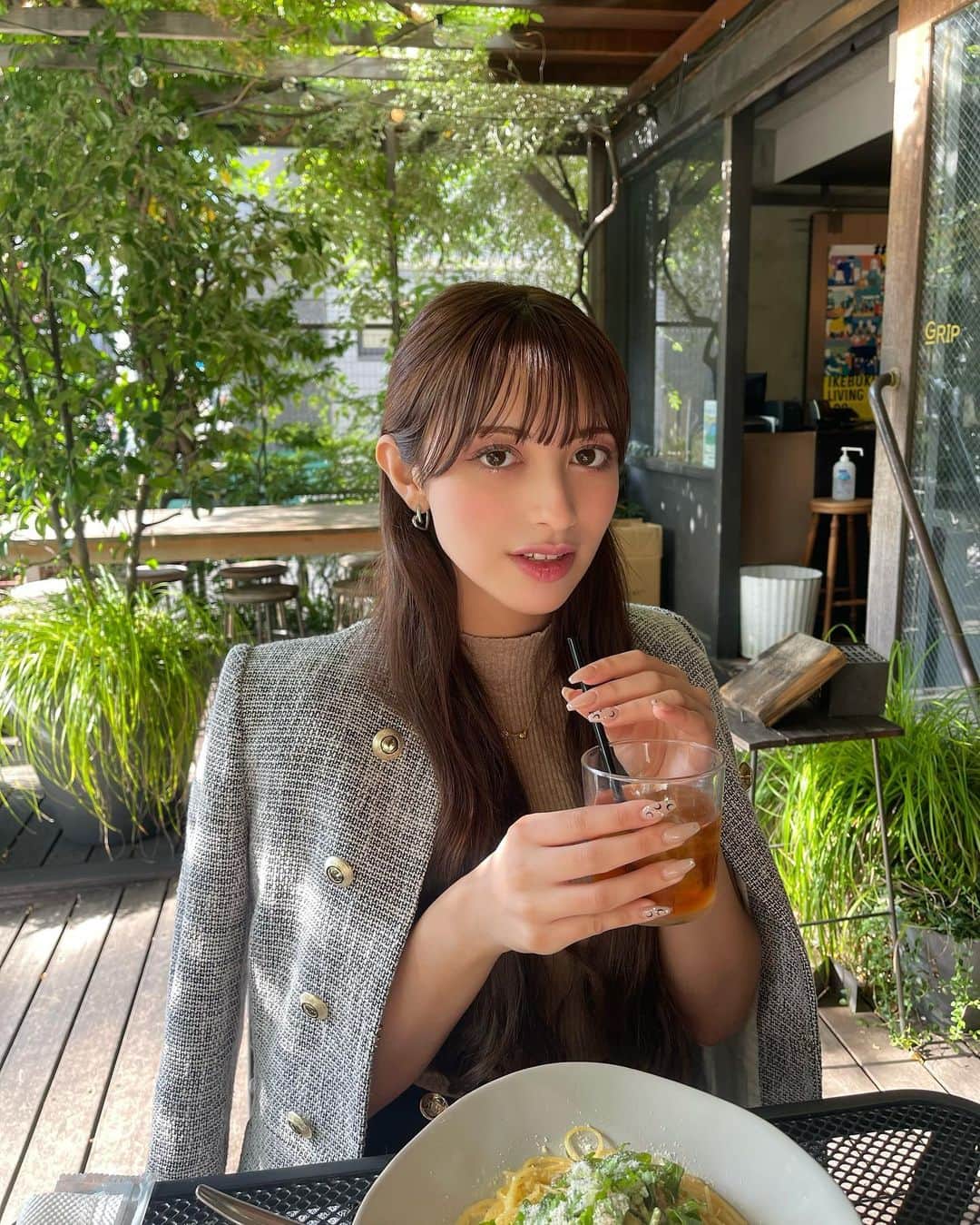 エブラヒミ椎菜さんのインスタグラム写真 - (エブラヒミ椎菜Instagram)「had lunch with my bestie☕️✨️  jacket: @zara  tops: @aliexpress   #池袋カフェ #池袋グルメ #池袋ランチ #lunch #tokyo #instagram #instagood #instalike #ootd #좋아요그램 #좋아요반사 #좋아요테러 #좋반 #오오티디룩#いいね返し #단발머리 #미용실 #데일리룩 #머리스타그램 #좋아요폭탄 #팔로우미 #셀카 #셀끼꾼 #01년#01」10月21日 19時11分 - sheena.621