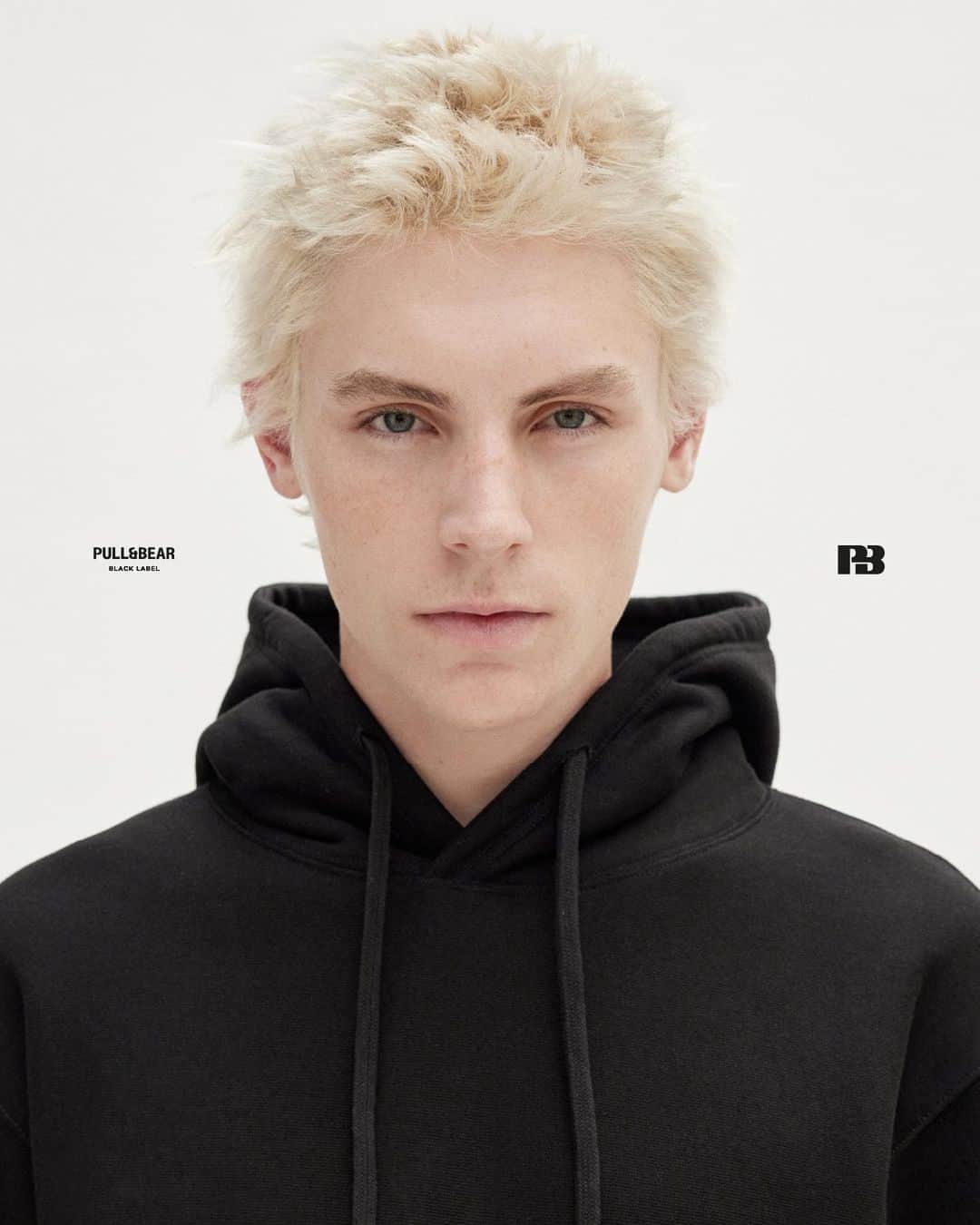 Pull&Bearのインスタグラム：「blinking is impossible with P&B Black Label 🖤」
