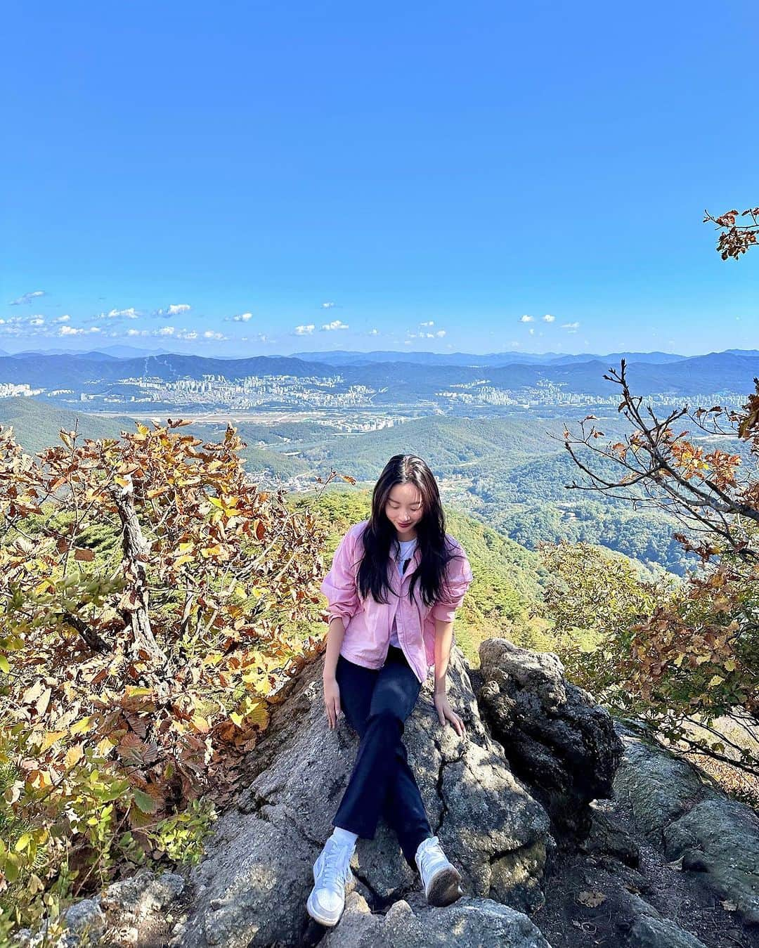 ᴅᴏᴜʙʟᴇsᴏᴜᴘのインスタグラム：「첫 등산으로 청계산 다녀왔어요 🏔️✨🫶」