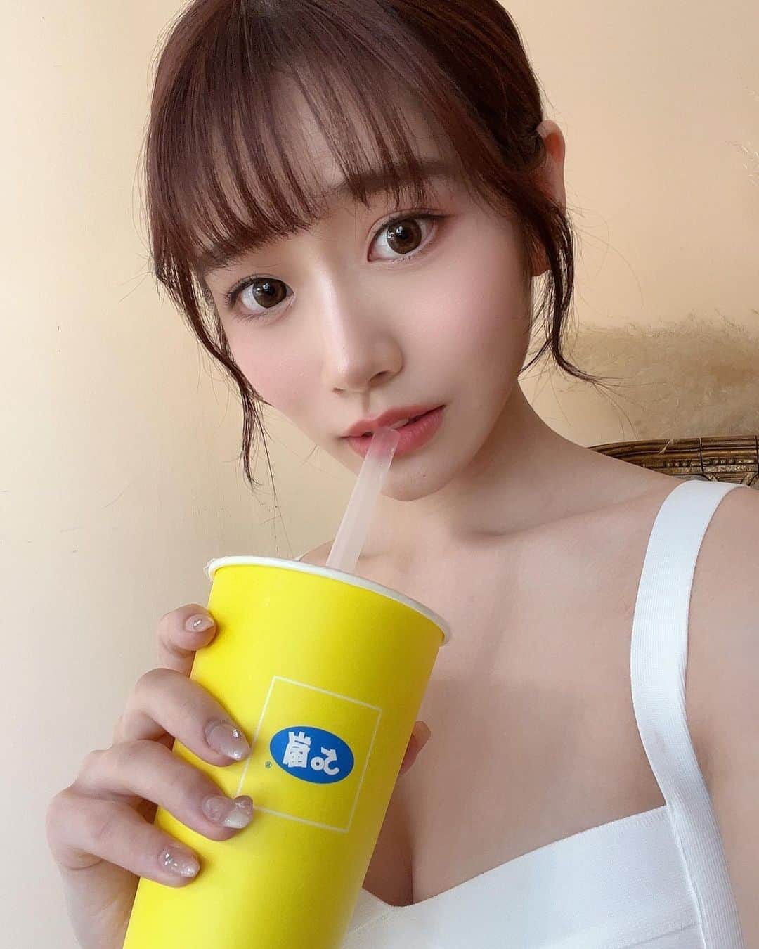 河北彩花のインスタグラム：「🩷🫶🏻🥤    #タピオカミルク」