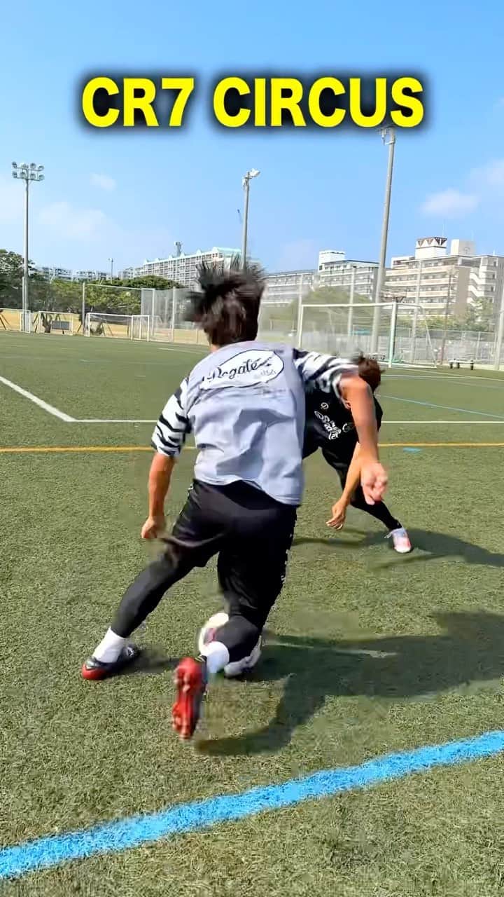 タクヤのインスタグラム：「Who is the hottest footballers right now?🤔 ⁡ 今最も熱いフットボーラーといえば？🤔 ⁡ @regate_takuya」