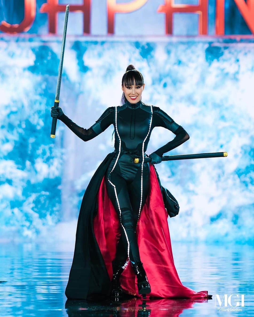 のインスタグラム：「Take a look at the national costumes of Japan🇯🇵  #MGI2023 #AliveVietnam  #SenVangEntertainment #Staynex  #CollagenElasten #Aratawellness .  #MGI #GrandExperiences #MissGrandInternational #MissGrandInternational2023  #WeAreGRANDthe1andOnly #missgrandjapan #ミスグランドジャパン #ミスグランドインターナショナル #ナショナルコスチューム」