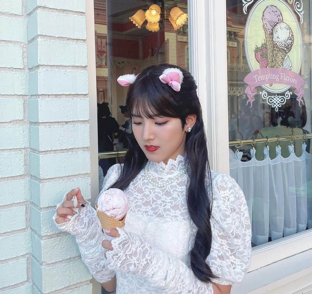 小島はなさんのインスタグラム写真 - (小島はなInstagram)「・ ice cream🍦 ・ strawberry cheeseにしたの!! ・ #Disneyland  #はなとディズニー　 #ディズニーランド #AMEFURASSHI #小島はな」10月21日 19時42分 - amefurasshi_kojima_official_