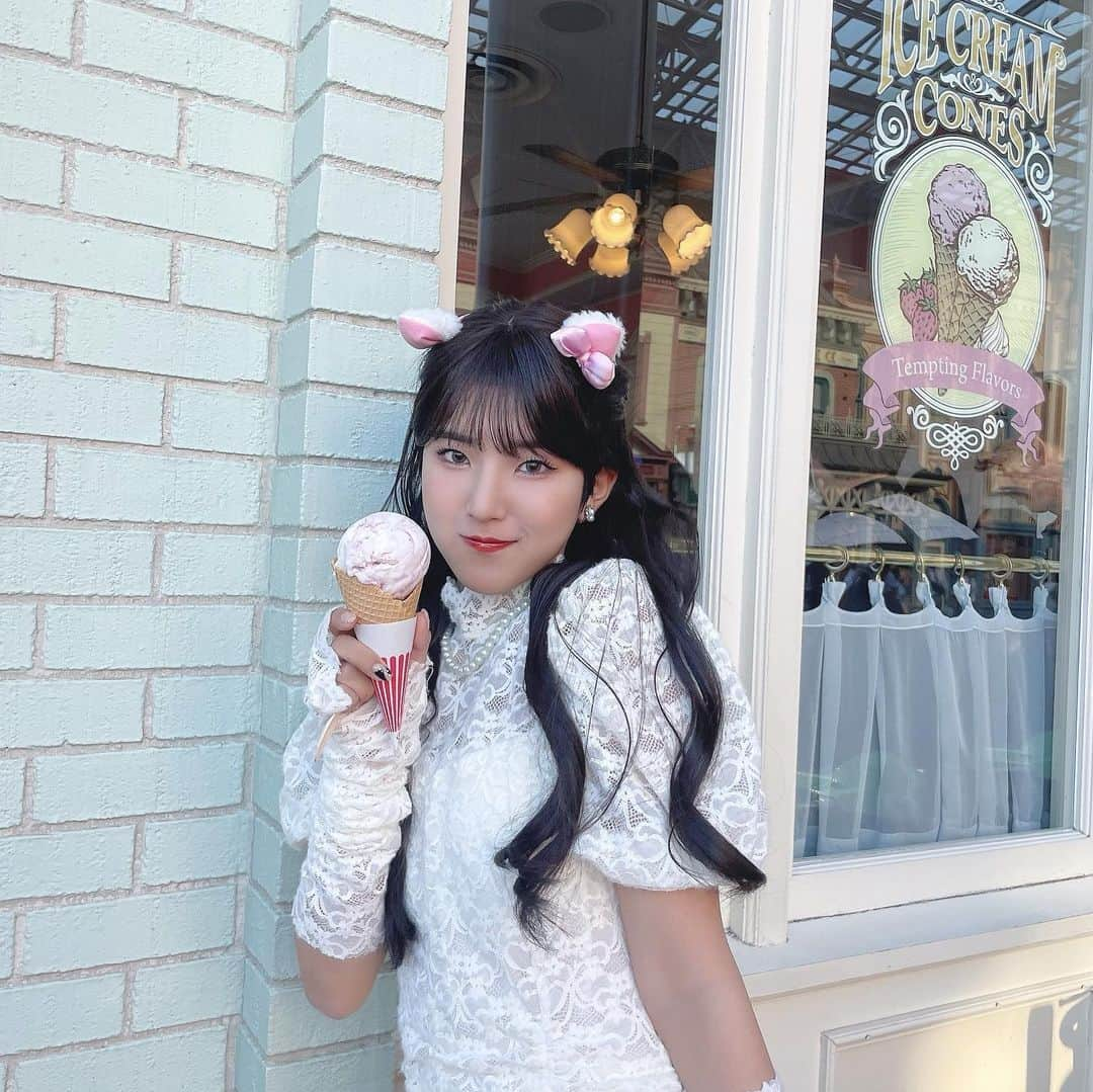 小島はなさんのインスタグラム写真 - (小島はなInstagram)「・ ice cream🍦 ・ strawberry cheeseにしたの!! ・ #Disneyland  #はなとディズニー　 #ディズニーランド #AMEFURASSHI #小島はな」10月21日 19時42分 - amefurasshi_kojima_official_