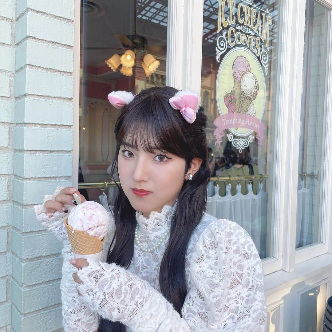 小島はなさんのインスタグラム写真 - (小島はなInstagram)「・ ice cream🍦 ・ strawberry cheeseにしたの!! ・ #Disneyland  #はなとディズニー　 #ディズニーランド #AMEFURASSHI #小島はな」10月21日 19時42分 - amefurasshi_kojima_official_