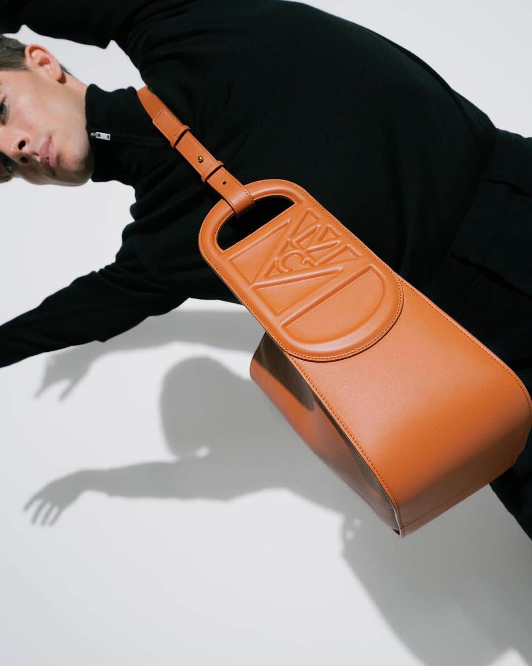 のインスタグラム：「Shape, color, and function - see things in a new way.  MCM Autumn Winter 2023 Collection  #MCMAW23」