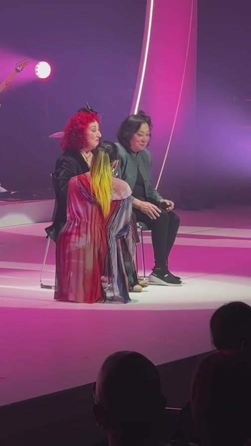 のインスタグラム：「少しだけアーカイブ残します🤏 今夜の熊本は全国33公演中、6公演目、まだまだ来年3/24東京ファイナルまでたくさんあるのでみんなライブに遊びに来てもらえたら嬉しいです🫶🏻🫶🏻🫶🏻  #AI #AIリスペクトオールツアー」