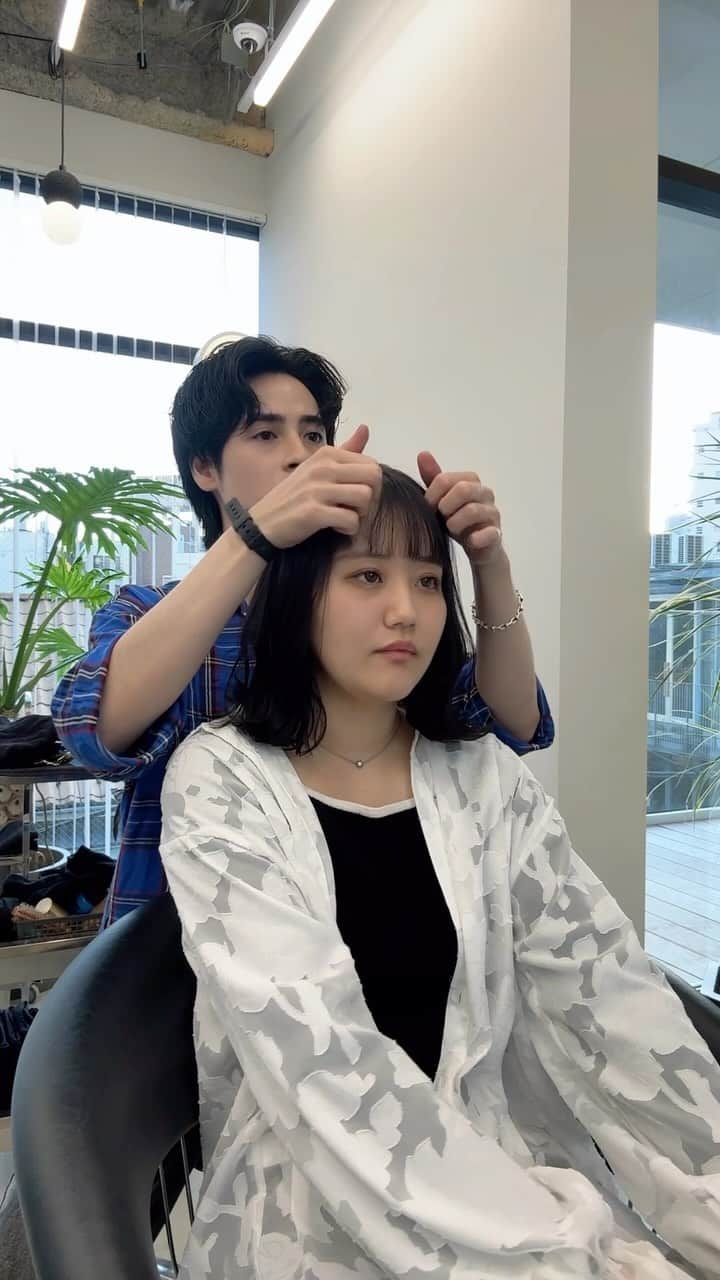 金内柊真のインスタグラム：「"dark gray"  暗染も是非お任せ下さい🙆‍♀️✨  #美容師 #美容室 #原宿美容室 #カウンセリング #カウンセリング動画 #グレージュ #グレージュカラー #暗髪 #暗髪カラー」