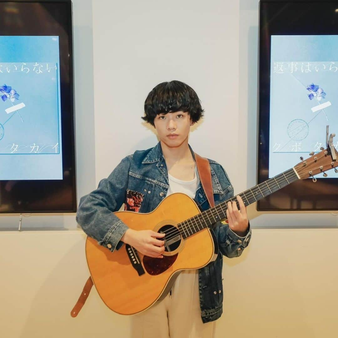 クボタカイさんのインスタグラム写真 - (クボタカイInstagram)「リリースイベントでした🎸  アコギと喉だけのシンプルなライブ。 この作品「返事はいらない」が沢山届きますように😌  この後、FM802「Roundtable with Komaki」 でライブ音源がOA！聞いてね😚  📸 @saru_0305」10月21日 20時02分 - _kubotakai_