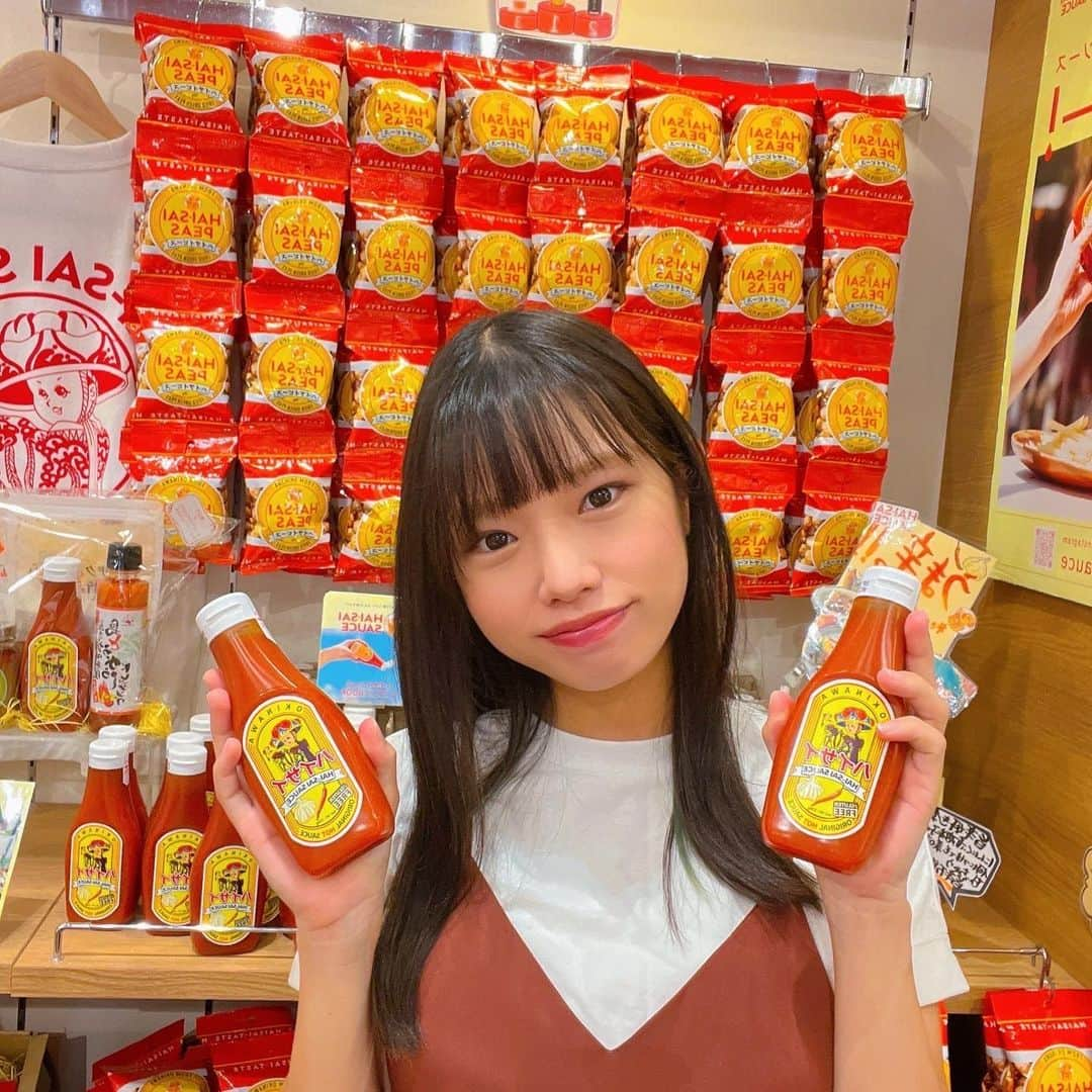 なみなみのインスタグラム：「♪ 沖縄お土産にオススメのお店🌺🌺  『THE OKINAWA SHOP』  沖縄から生まれたものを集めたセレクトショップで、沖縄県産の食品、化粧品や雑貨などたくさんの種類の商品がありました🐠🐠  豊見城のイーアスにあるので沖縄の人も県外の人もぜひお店に遊びに行ってみてね♪  新しい沖縄に出会えます❤️  #theokinawashop #the_okinawa_shop #イーアス沖縄豊崎 #美らSUNビーチ #沖縄 #沖縄土産 #沖縄観光 #沖縄旅行 #沖縄物産 #pr」