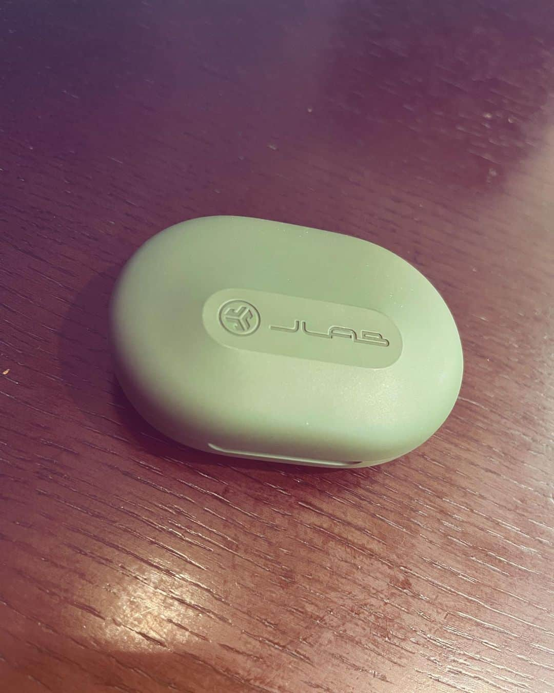 高松卓矢さんのインスタグラム写真 - (高松卓矢Instagram)「JLab Japan様より「GO AIR  SPORT TRUE WIRELESS EARBUDS」をご提供頂きました♪ 軽量、コンパクトなパッケージかつ、手ごろな価格で毎日使えるパワフルな 1台です。 また、5,000円台の商品になりますが、32時間の再生時間、IP55規格の防塵・防滴性能、タッチセンサー、3段階のイコライザ設定などの性能を持ち合わせており、非常にコスパも良い♪ カラーバリエーションは全6種類あっていい感じ♪ 皆さんも興味があれば是非♪ #pr #jlab  #jlabjapan  #yourkindoftech  #ワイヤレスイヤホン」10月21日 20時03分 - takamatsuri12