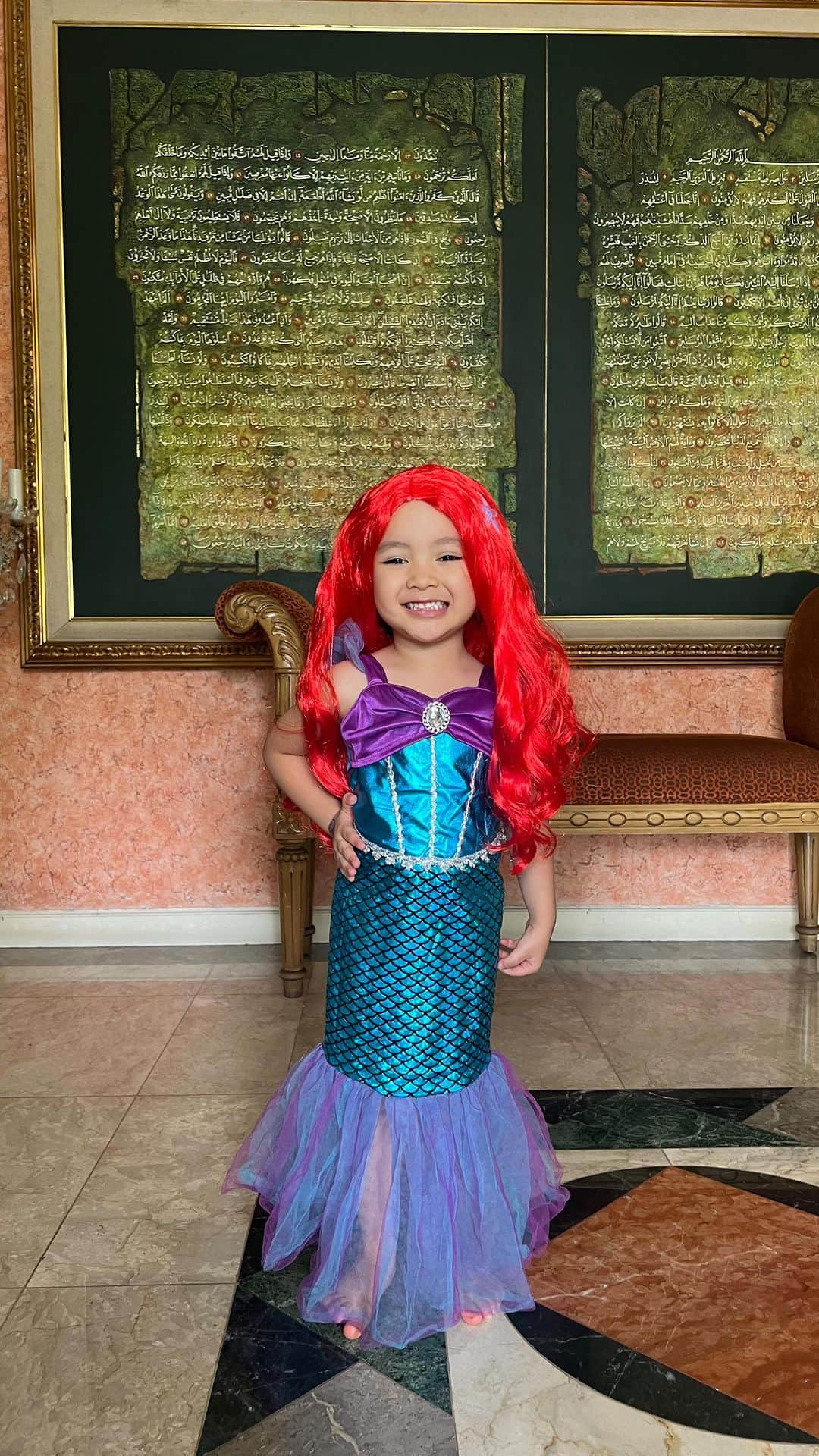 デフィ・キナル・プトリのインスタグラム：「dia meminta wig. yaudah🙏🏻💕🤣 #mermaid」