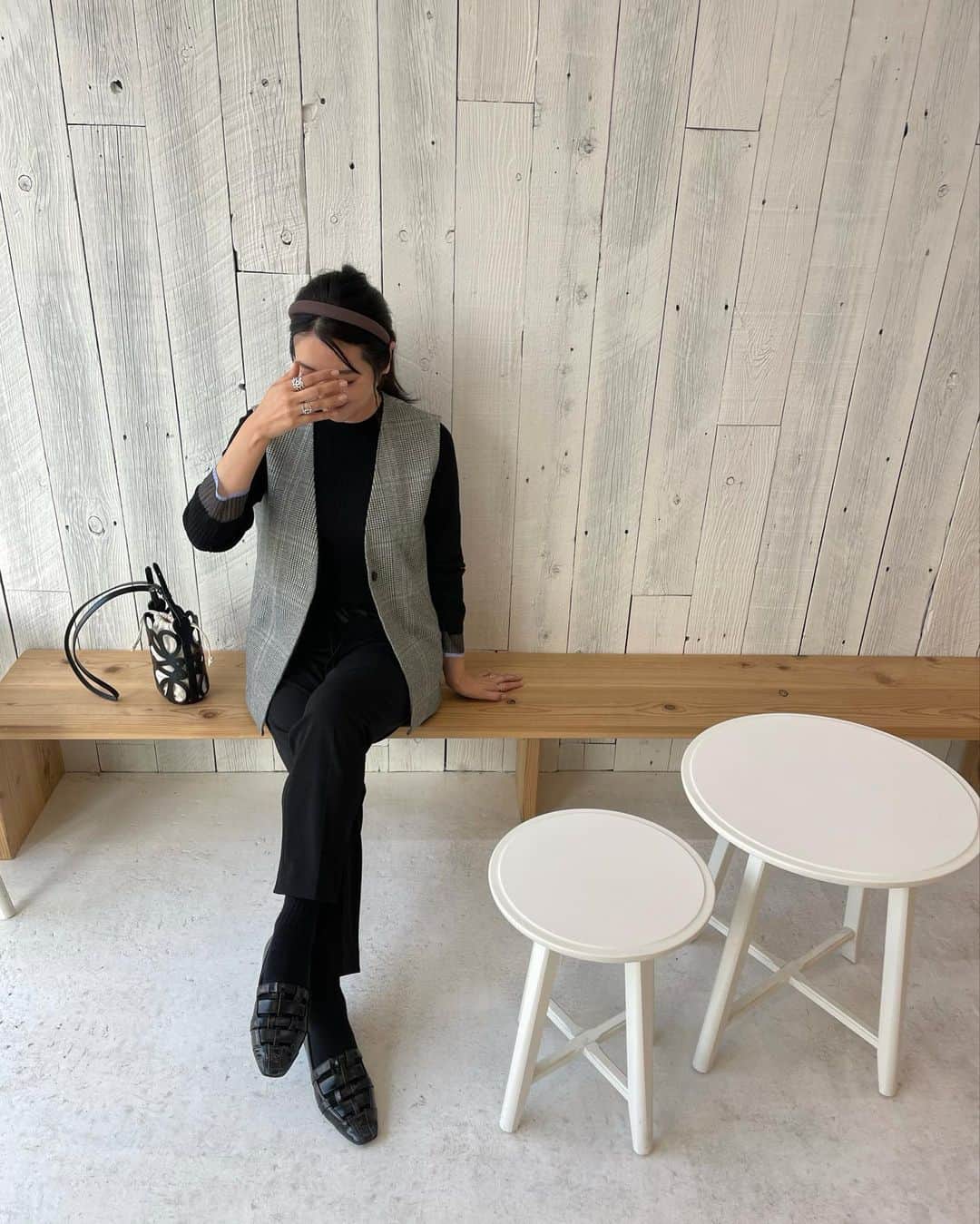 yoka1124のインスタグラム：「☆ 𝕠𝕦𝕥𝕗𝕚𝕥 ☆  . 今日はお友達と舞台♡ 楽しかった🍑  北千住の飲み屋街がすごく楽しそうで お酒飲めない私でも行きたーいって ハシゴ酒とかしてみたい  @geera__official  トップスめっちゃ使えるやつ 商品番号🔍208182  . . #pr#GeeRA #geera_ootd#ジーラ  #elura #高身長女子#高身長コーデ#40代コーデ #40代ファッション#大人カジュアル#30代ファッション #30代コーデ#骨スト#骨格ストレート#シンプルコーデ#キレイめコーデ」