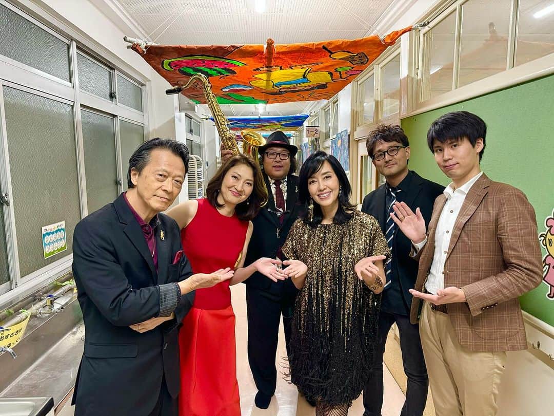 早見優のインスタグラム：「Thank you Monky Kobayashi and JJM Tomonori Sakurai, Lin Heitetsu, Koji Yasuda, Yutaro Suzuki for a great time at the Asagaya Jazz Streets 2023🎶  #jazz #asagaya #阿佐ヶ谷 #ジャズ #music #音楽 は最高！ #週末 #街中 がjazz #一色 になる素敵なイベント💓」